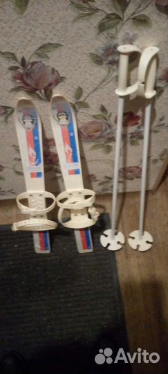 Детские пластиковые лыжи