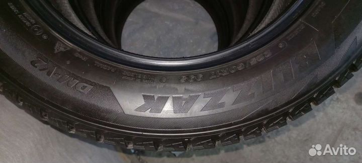 Bridgestone Blizzak DM-V2 225/60 R17