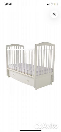 Детская кроватка с маятником и ящиком