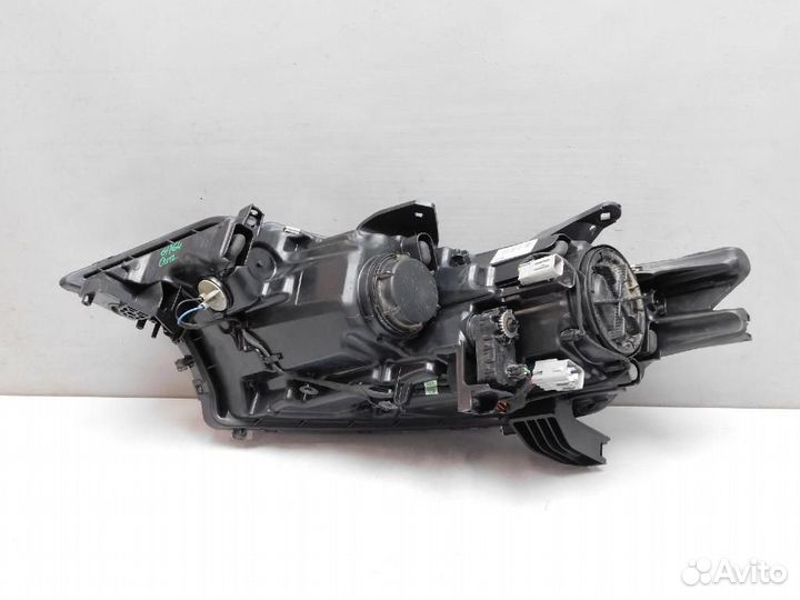 Фара правая Mitsubishi Outlander