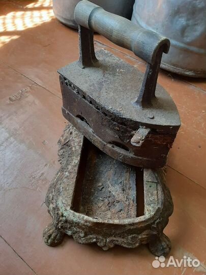 Утюг на подставке