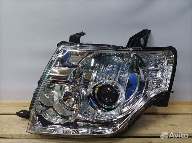 Фара левая Mitsubishi Pajero 4 2006