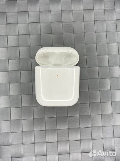 Кейс для AirPods2 с беспроводной зарядкой оригинал