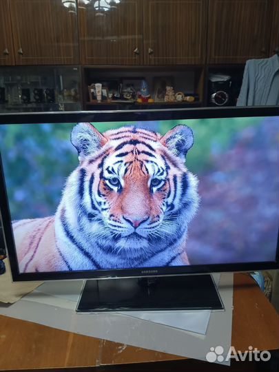 Телевизор Samaung UE40D5000PW