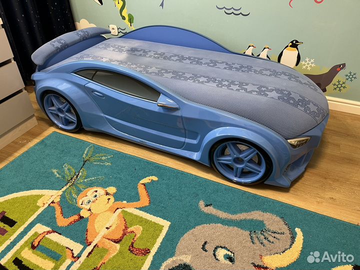 Детская кровать машинка