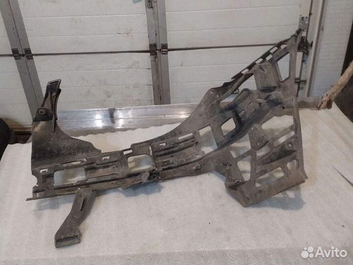 Кронштейн переднего бампера правый Мерседес е211