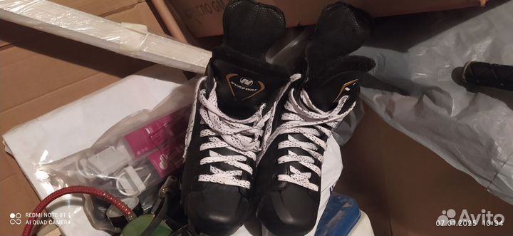 Коньки хоккейные