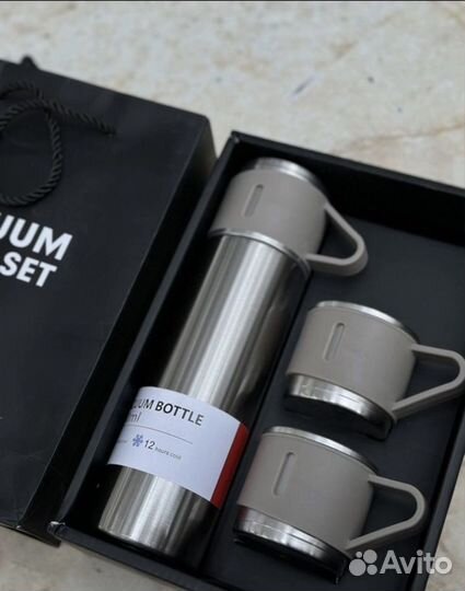 Термос с кружками