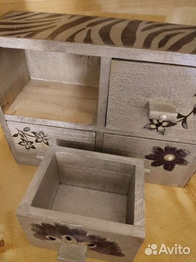 Комод для украшений