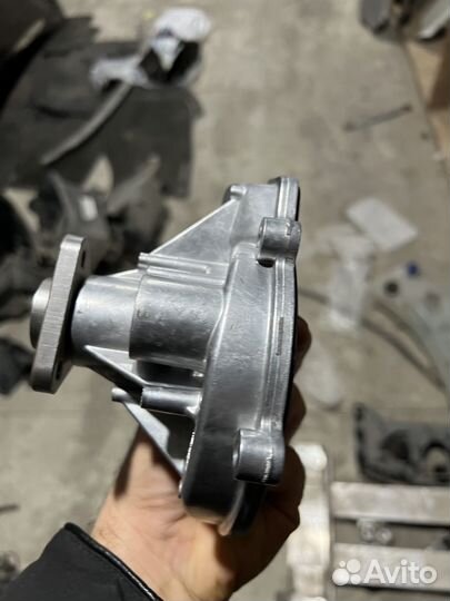 Помпа porsche cayenne/panamera original