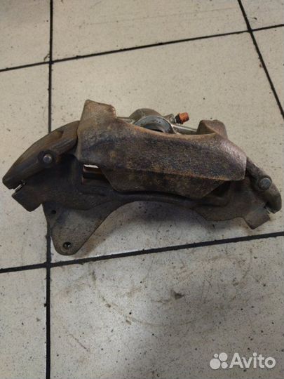 Суппорт передний правый Chevrolet Niva