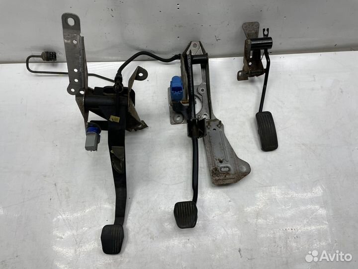 Педаль газа/тормоз/сцепление Mazda 3 BK