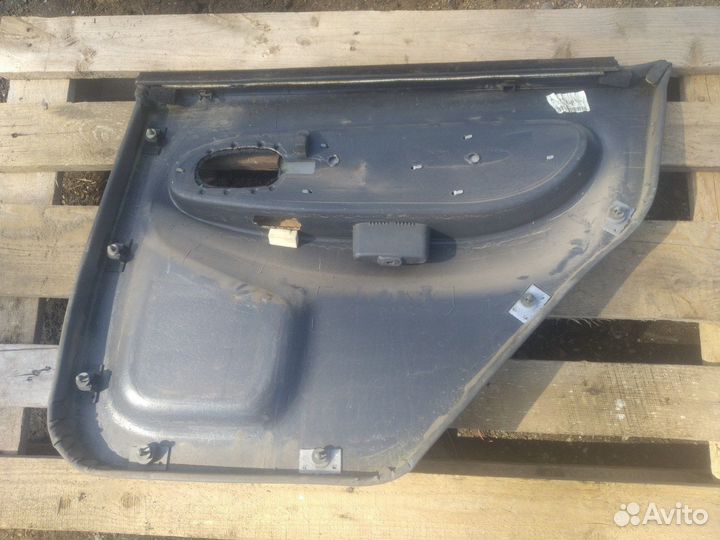Обшивка двери задняя левая Kia Shuma 2 лифтбек 1.6