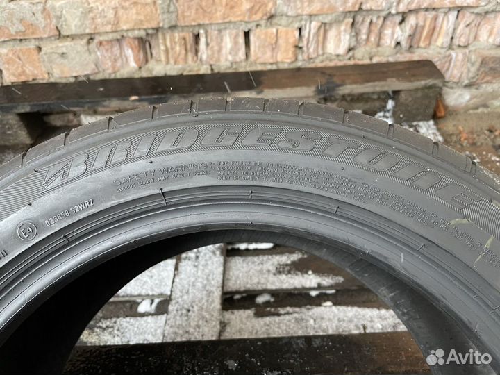 Bridgestone Potenza S001 225/50 R17