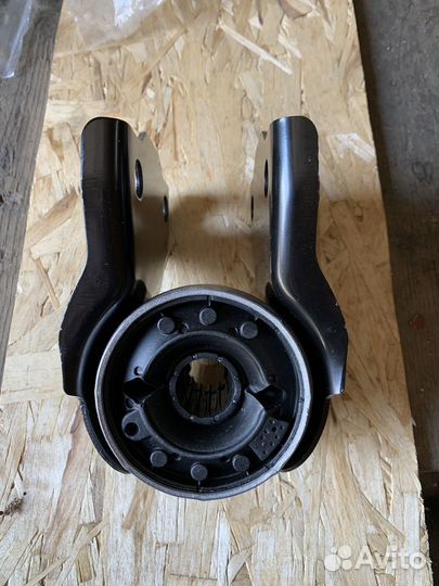 Задний сайлентблок переднего рычага land rover