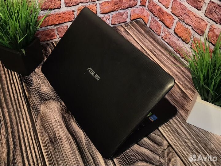 Игровой ноутбук Asus i3/GeForce 920M/500gb