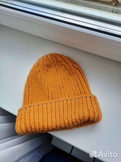 Женская шапка горчичного цвета шерстяная вязаная
