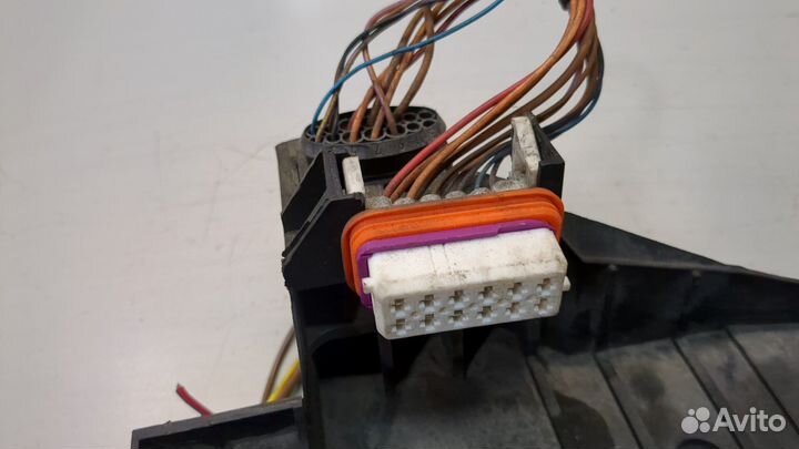 Кронштейн фары правый Porsche Cayenne