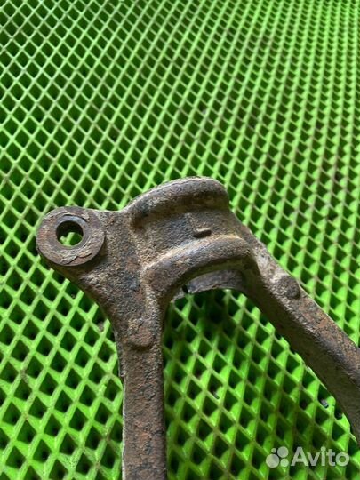 Кронштейн стойки передний левый мазда 6 gg