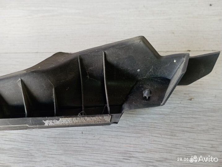 Молдинг лобового стекла левый Lexus Rx350 2010