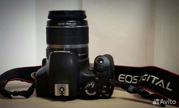 Зеркальный фотоаппарат с объективом Canon 1000D