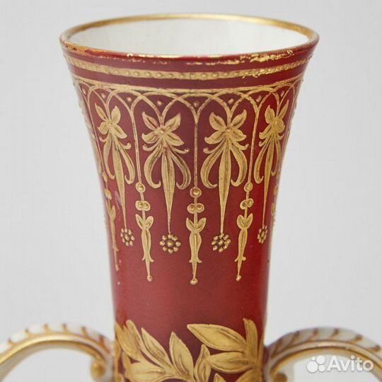 Фарфоровая ваза англиискои мануфактуры Royal Crown