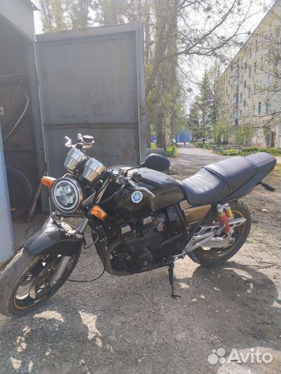 Yamaha XJR400