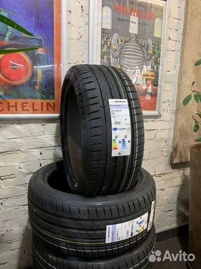 Michelin Pilot Sport 4 275/35 R19 и 245/40 R19 100Y