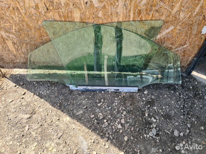 Стекло двери Opel Astra H
