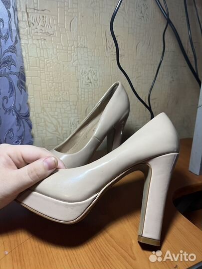 Туфли женские лаковые 37 бежевые