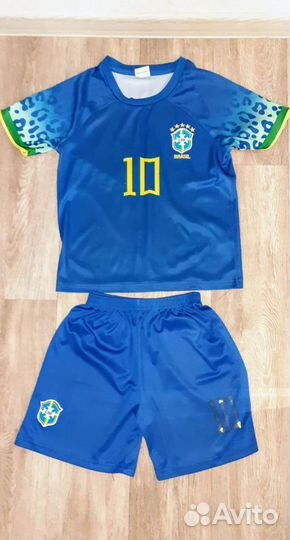 Футбольные бутсы, форма и защита на мальчика