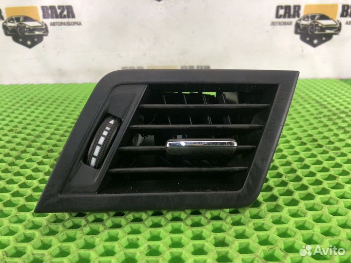 Дефлектор воздушный правый R Mercedes-Benz E-class