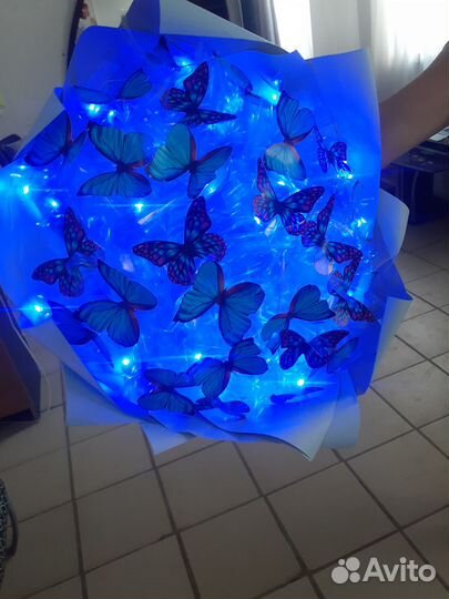 Светящийся букет из бабочек
