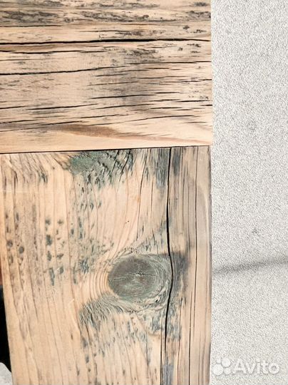 Зеркало в раме из амбарных досок