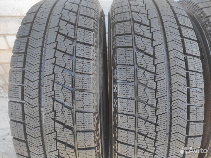 Bridgestone Blizzak VRX 215/65 R16