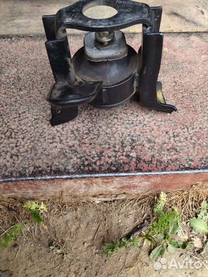 Подушка двигателя левая, правая, задняя