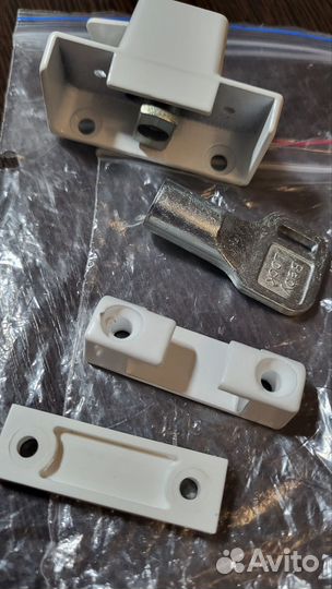 Детский замок на окно