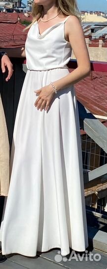 Платье белое длинное с разрезом 42
