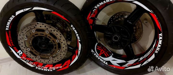 Наклейки на мотоцикл yamaha R1
