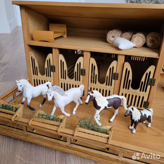 Лот номер 1. Ферма. Конюшня и 8 лошадей