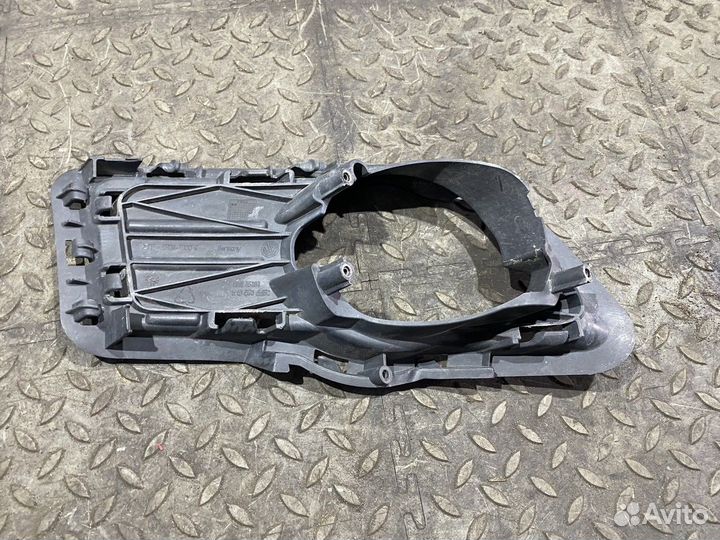 Решетка в бампер противотуманной фары левая