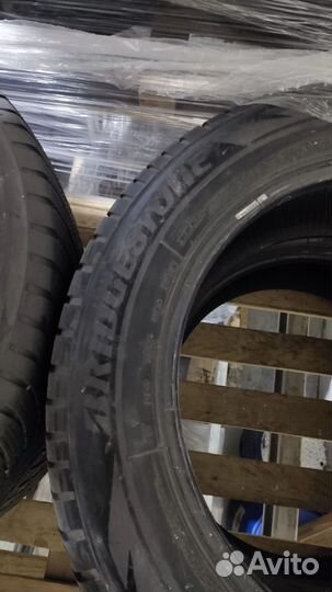 Bridgestone Blizzak LM-001 225/60 R18 104H