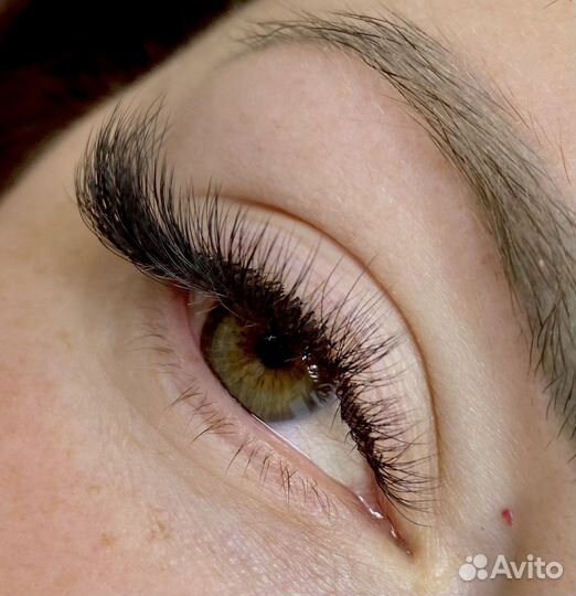 Наращивание ресниц, оформление бровей