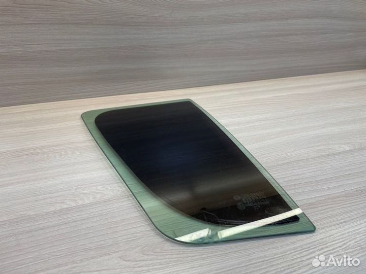 Форточка двери задняя правая Renault Sandero