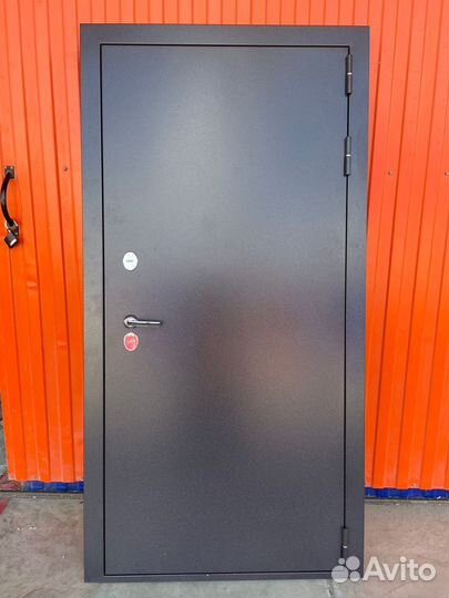 Дверь входная уличная с терморазрывом
