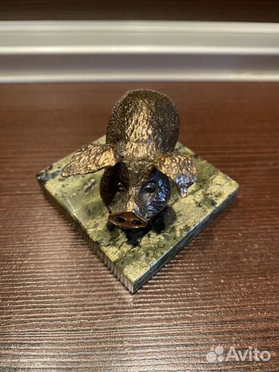 Бронзовая статуэтка Свин