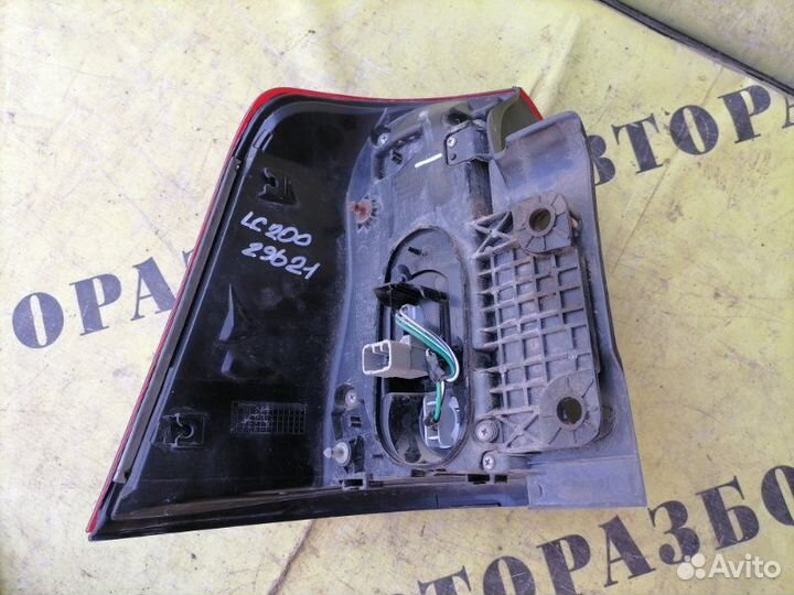 Фонарь задний правый внешний Toyota Land Cruiser