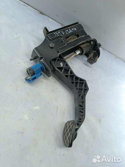 Педаль сцепления Volkswagen Jetta