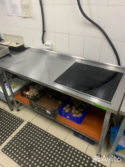 Стол с встроенной плитой