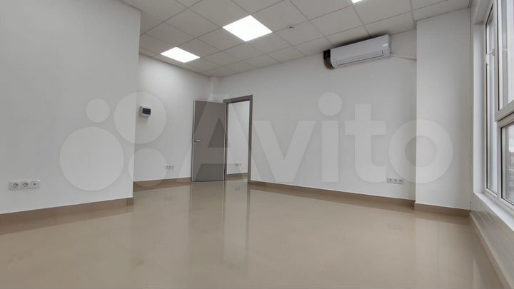 Видовой офис на 3-м этаже с витражами, 51 м2